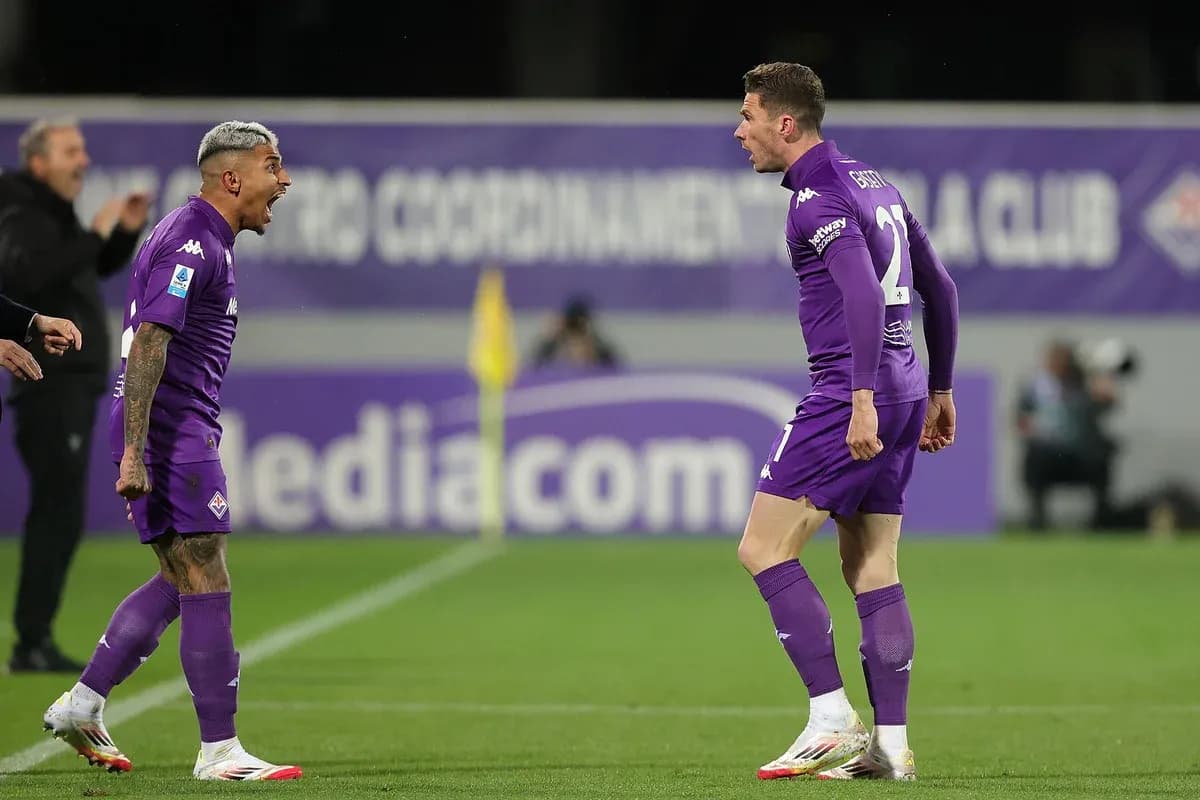 Fiorentina oyunçuları sevinir