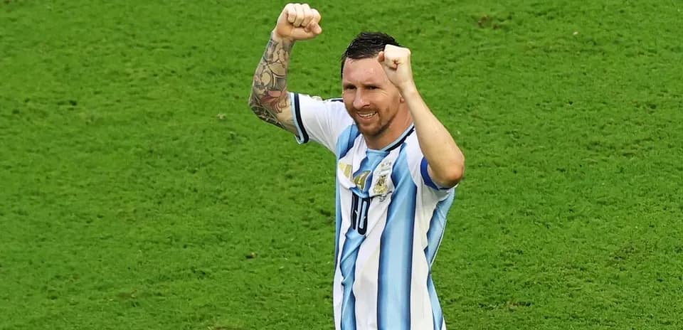 Futbolçu qolu qeyd edir, Argentina formasında