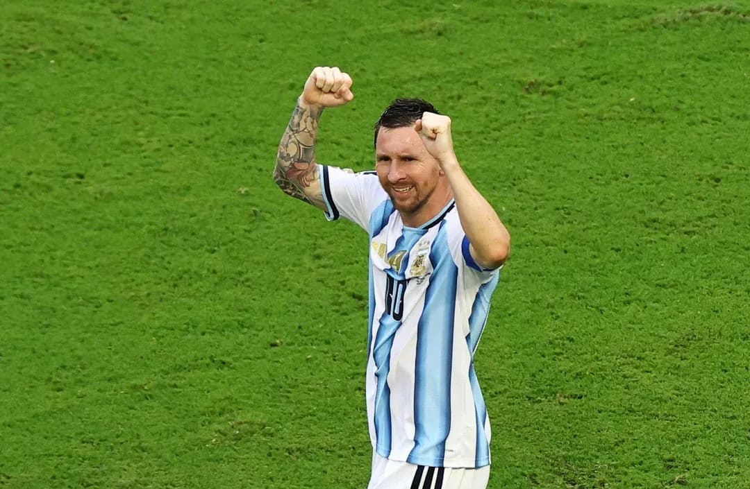 Futbolçu qolu qeyd edir, Argentina formasında
