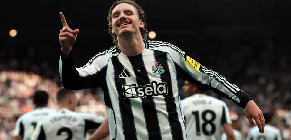 Newcastle oyunçusu sevinir