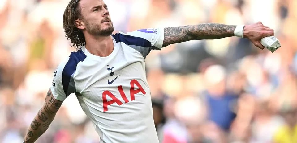 Futbolçu Tottenham forması ilə qol sevinci yaşayır