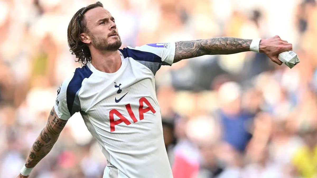 Futbolçu Tottenham forması ilə qol sevinci yaşayır