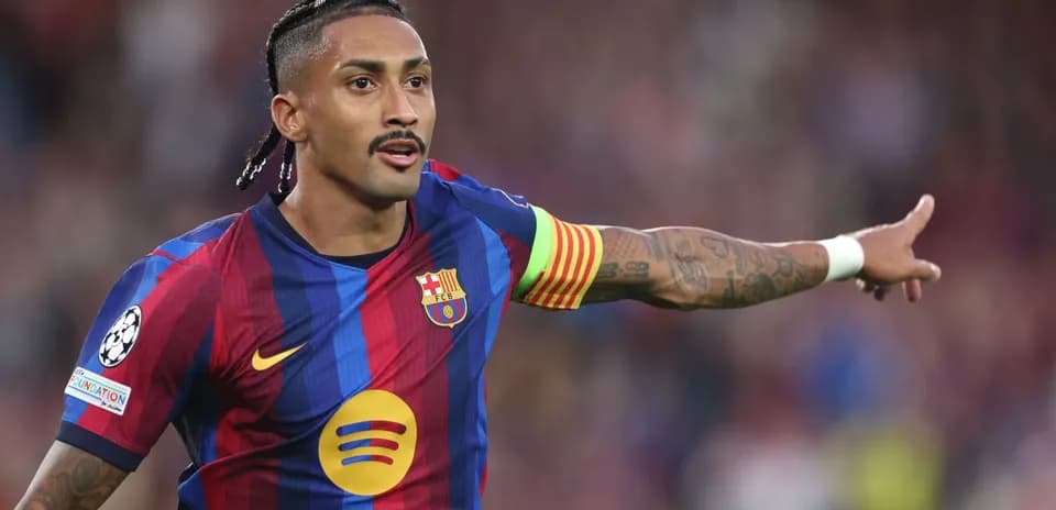 Barcelona player directing teammates during match