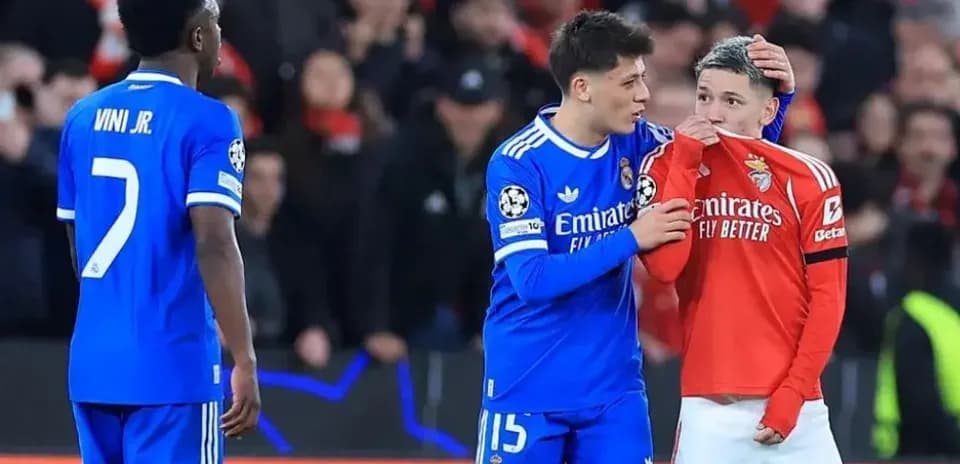 Real Madrid players comforting Benfica player after match