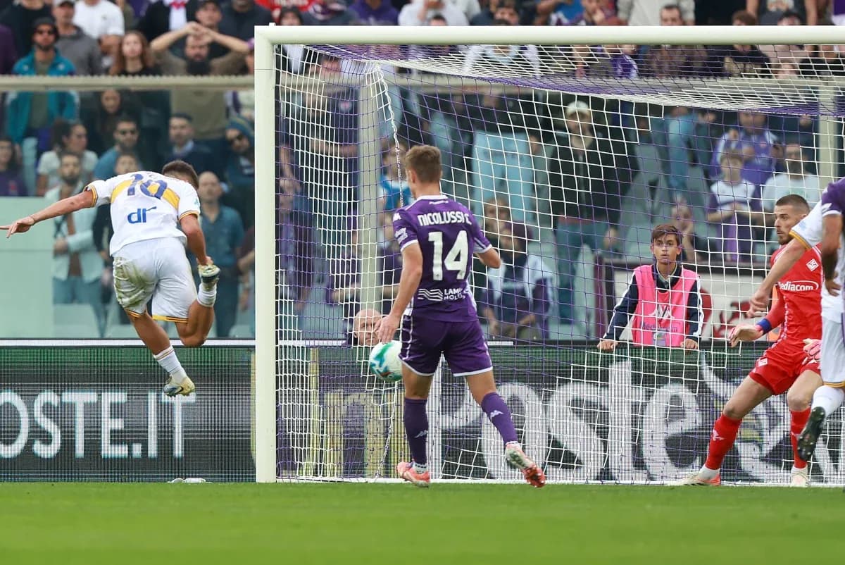 Fiorentina qapısına zərbə edən Lecce oyunçusu