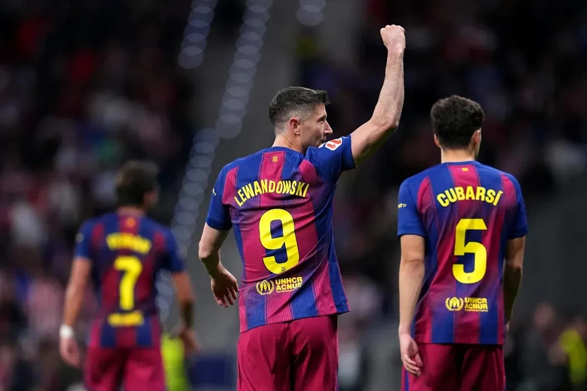 Lewandowski celebrating with teammates during match