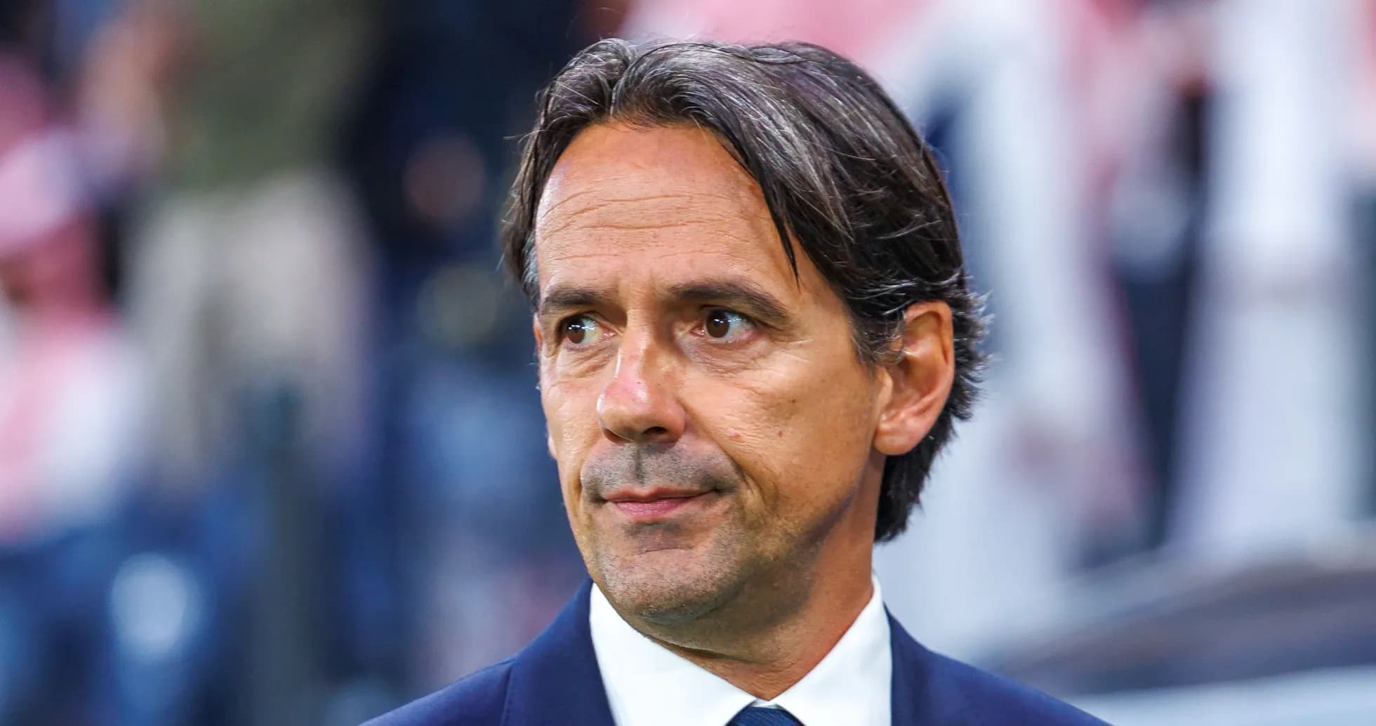 Baş məşqçi matçdan əvvəl düşüncəli görünür