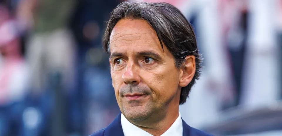 Baş məşqçi matçdan əvvəl düşüncəli görünür