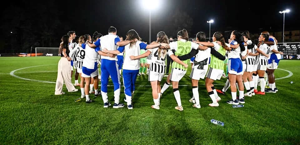 Juventus qadın komandası oyunçuları bir araya gəlib