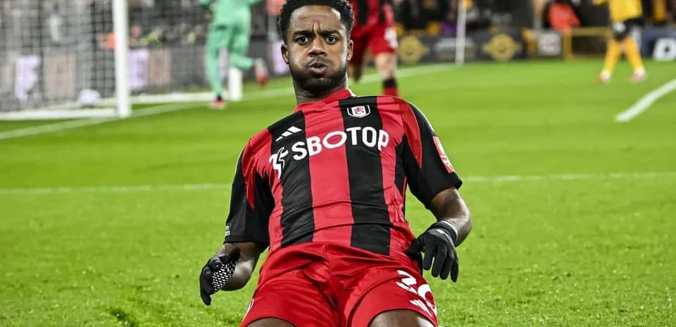 Fulham oyunçusu qolları qeyd edir
