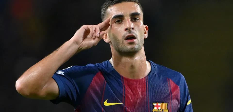 Futbolçu Barcelona formasında jest edərək poz verib