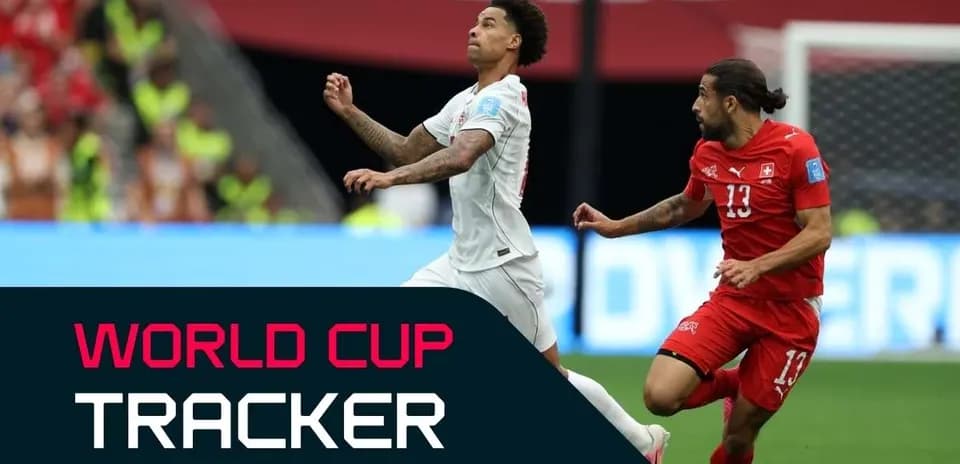 İki futbolçunun top üçün mübarizə apardığı an