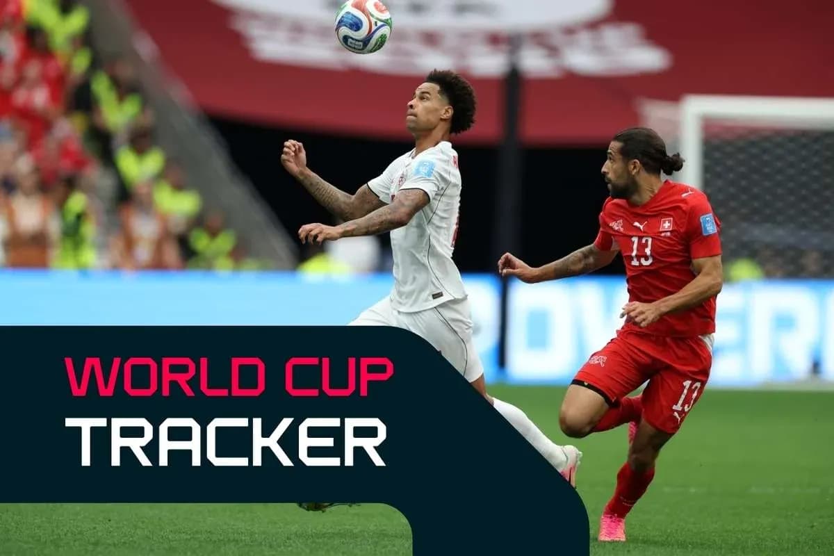 İki futbolçunun top üçün mübarizə apardığı an
