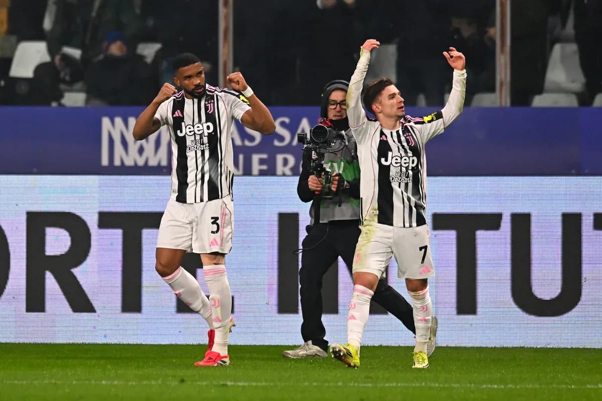 Juventus oyunçuları qələbə sevincini yaşayır