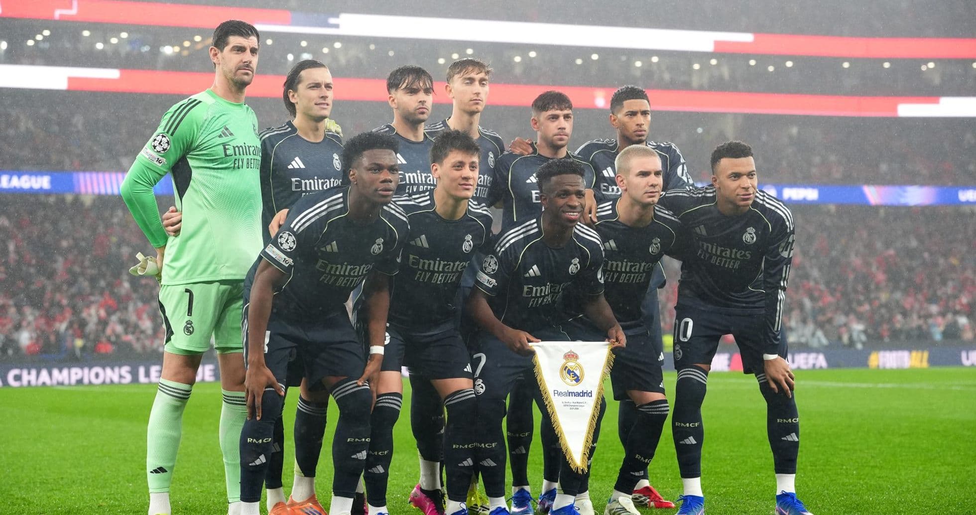 Real Madrid and Benfica players in action during a match.
