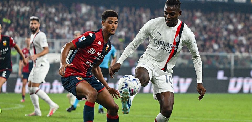 Genoa və AC Milan oyunu zamanı futbolçular