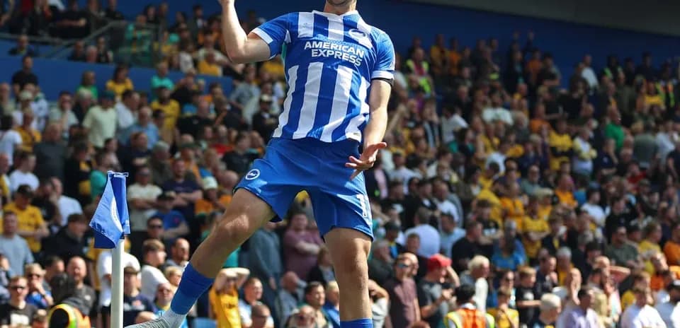 Brighton futbolçusu qolu qeyd edir