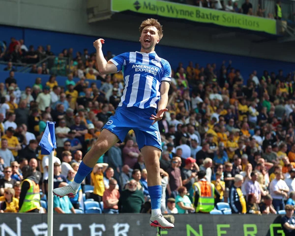 Brighton futbolçusu qolu qeyd edir