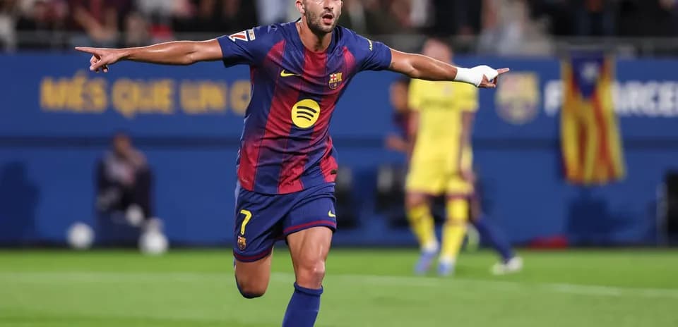 Barcelona oyunçusu qol sevinci yaşayır