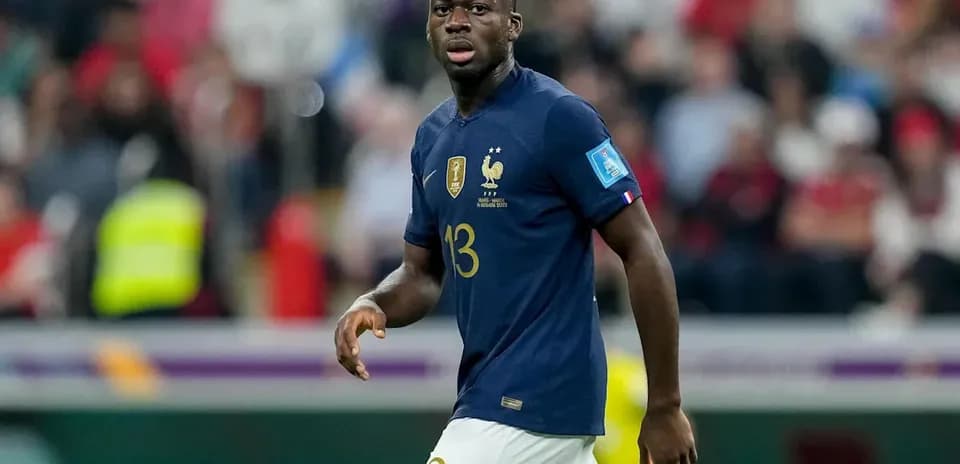 Fransa millisinin futbolçusu oyun zamanı