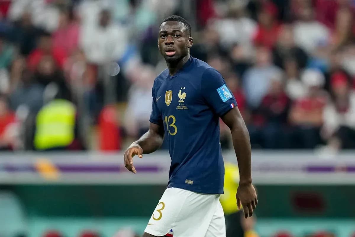Fransa millisinin futbolçusu oyun zamanı