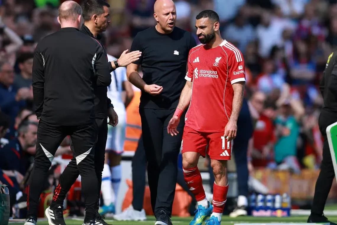 Mohamed Salah leaving the pitch with coaches