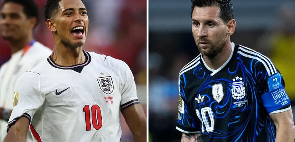 İngiltərə və Argentina futbolçuları matçda