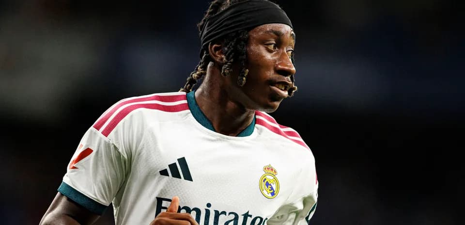 Futbolçu Real Madrid formasında oyun zamanı