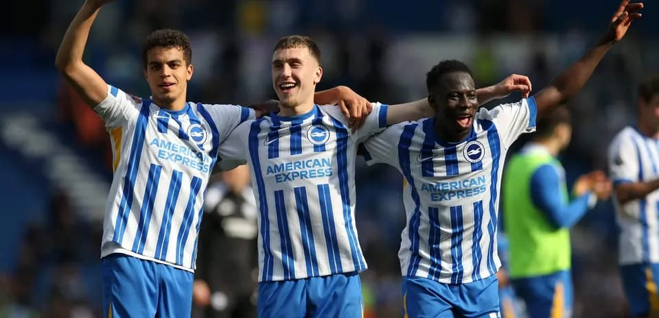 Brighton futbolçuları sevinir