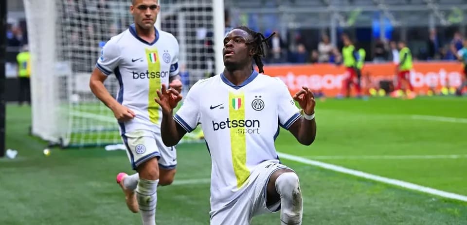 İnter futbolçusu qol sevinci yaşayır