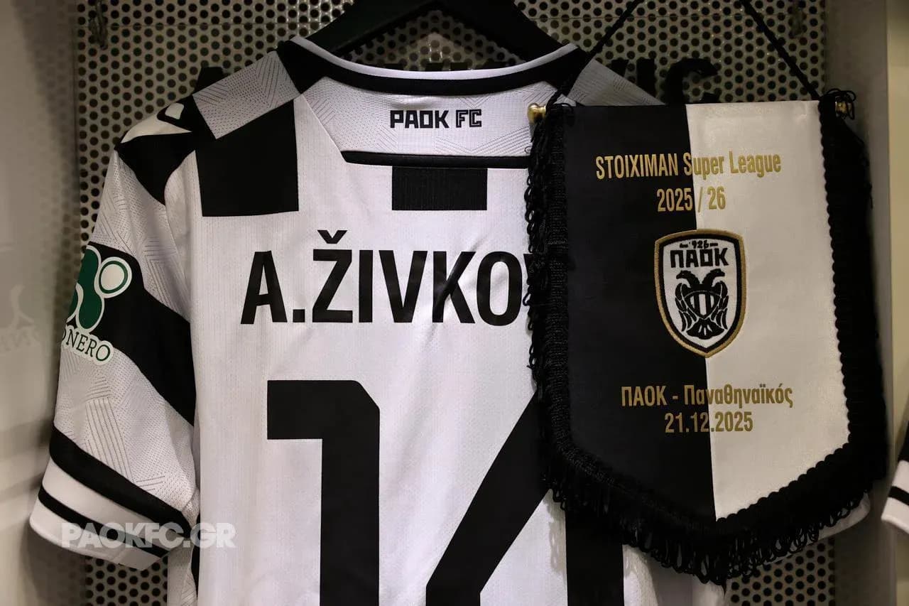 PAOK futbol formasının detalları
