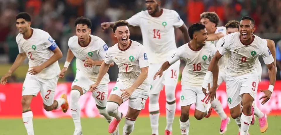 Mərakeş futbolçuları sevinclə bayram edirlər
