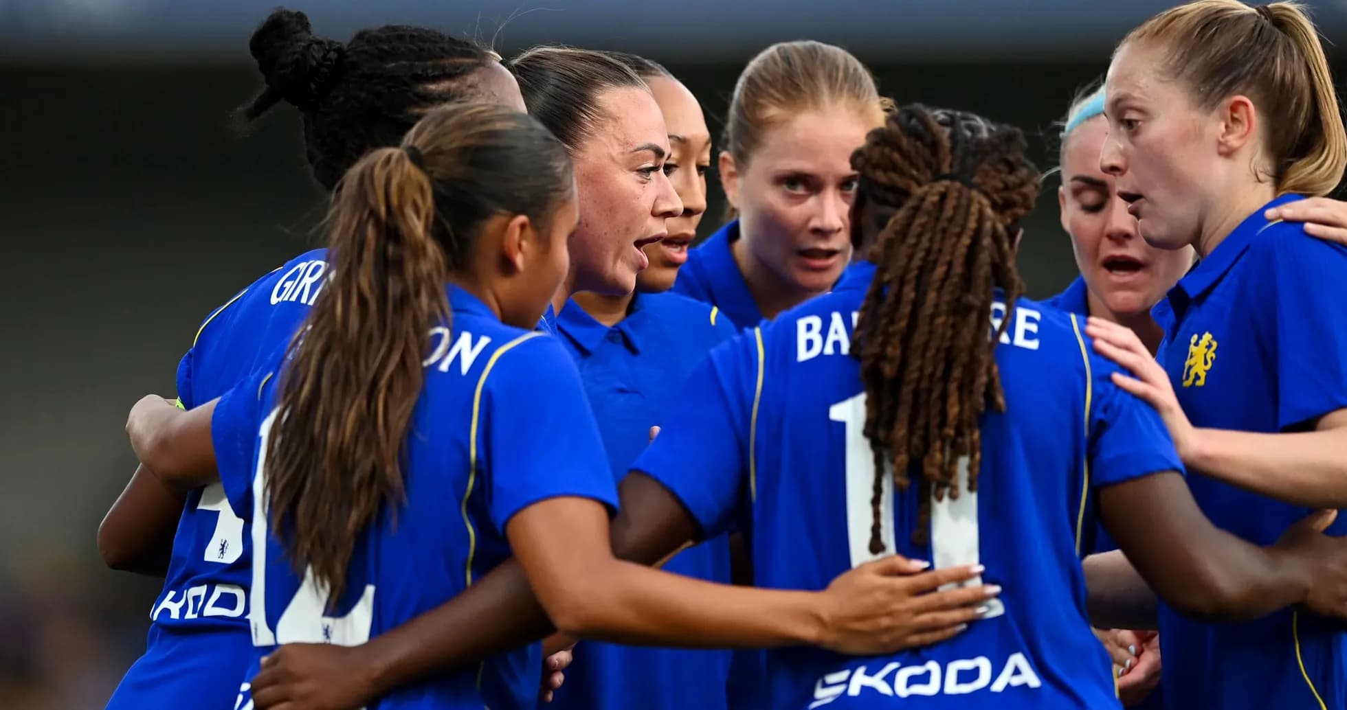 Chelsea W komandası bir yerdə toplaşıb