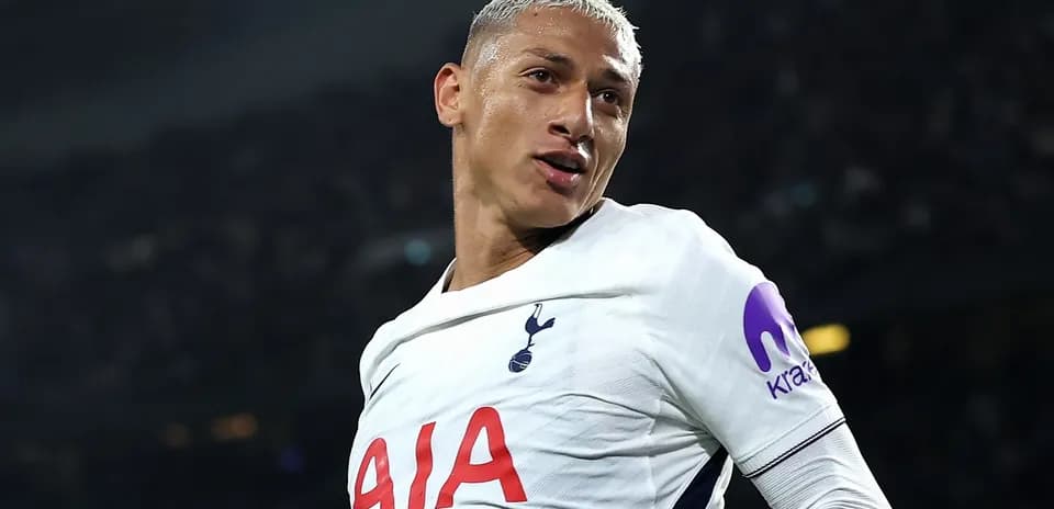 Futbolçu Tottenham formasında sevinir