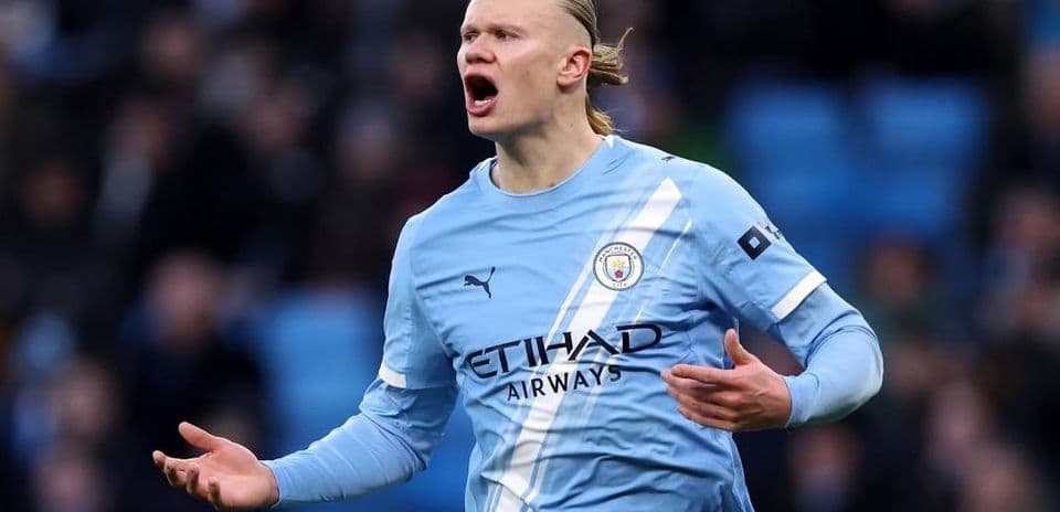 Haaland gesturing during Manchester City match