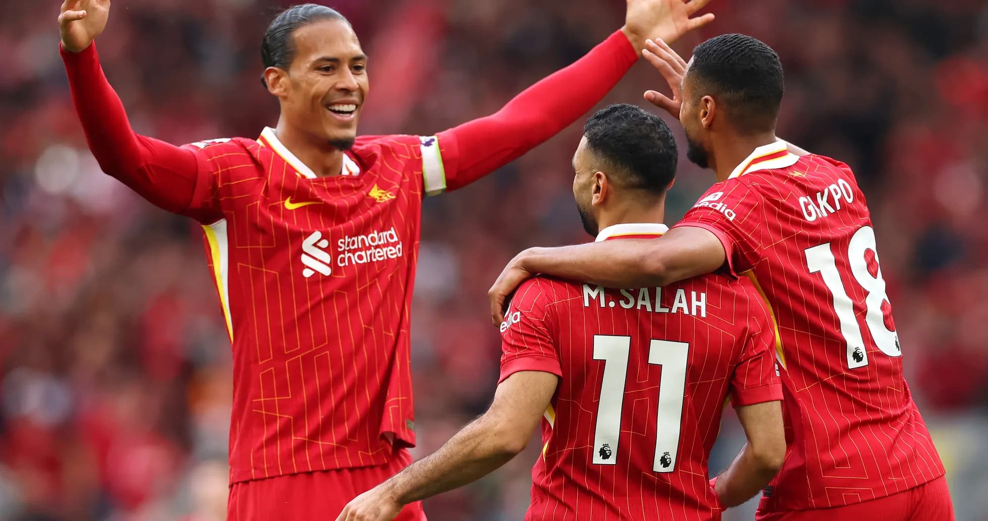 Liverpool oyunçuları qol qeyd edirlər