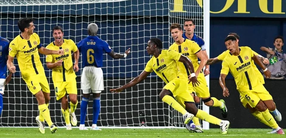 Villarreal futbolçuları qolu qeyd edirlər