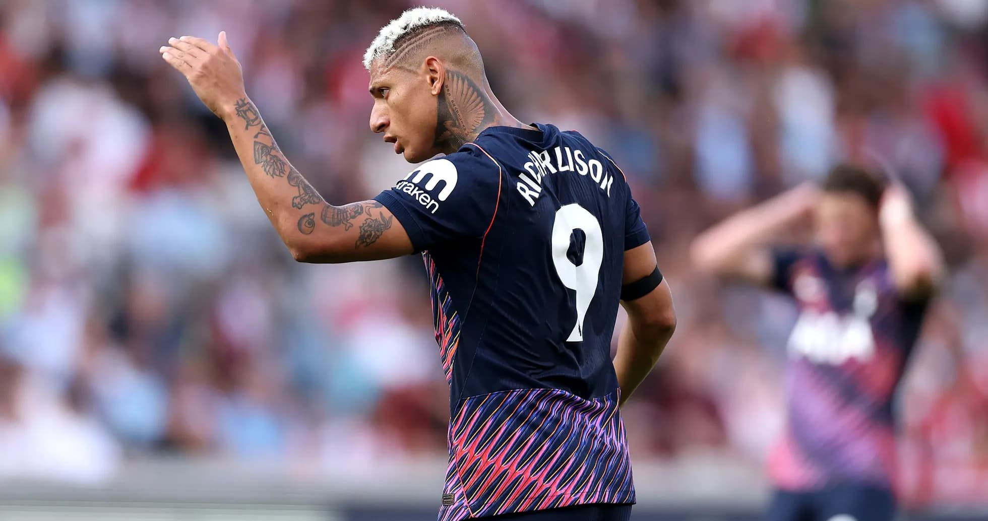 Futbolçu Richarlison oyunda qol vurur