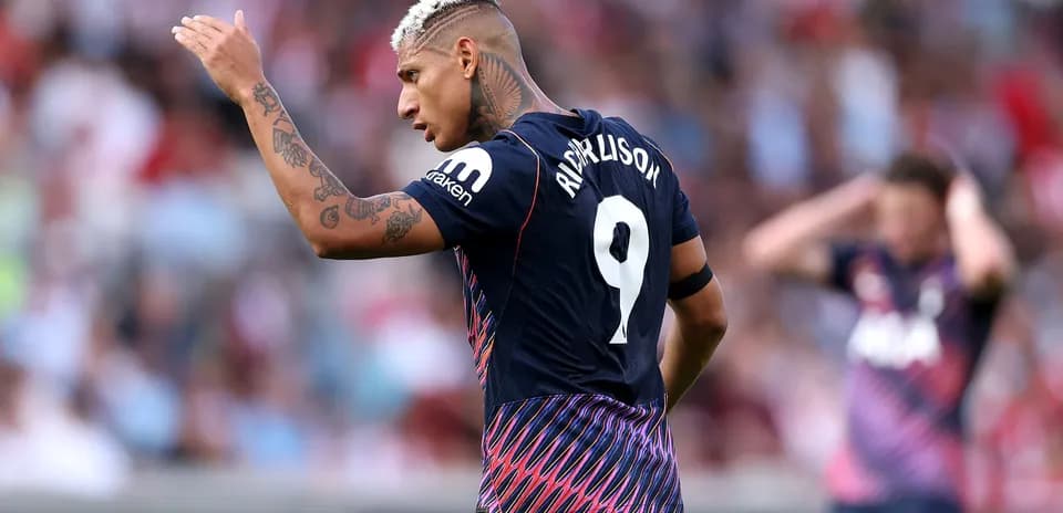 Futbolçu Richarlison oyunda qol vurur