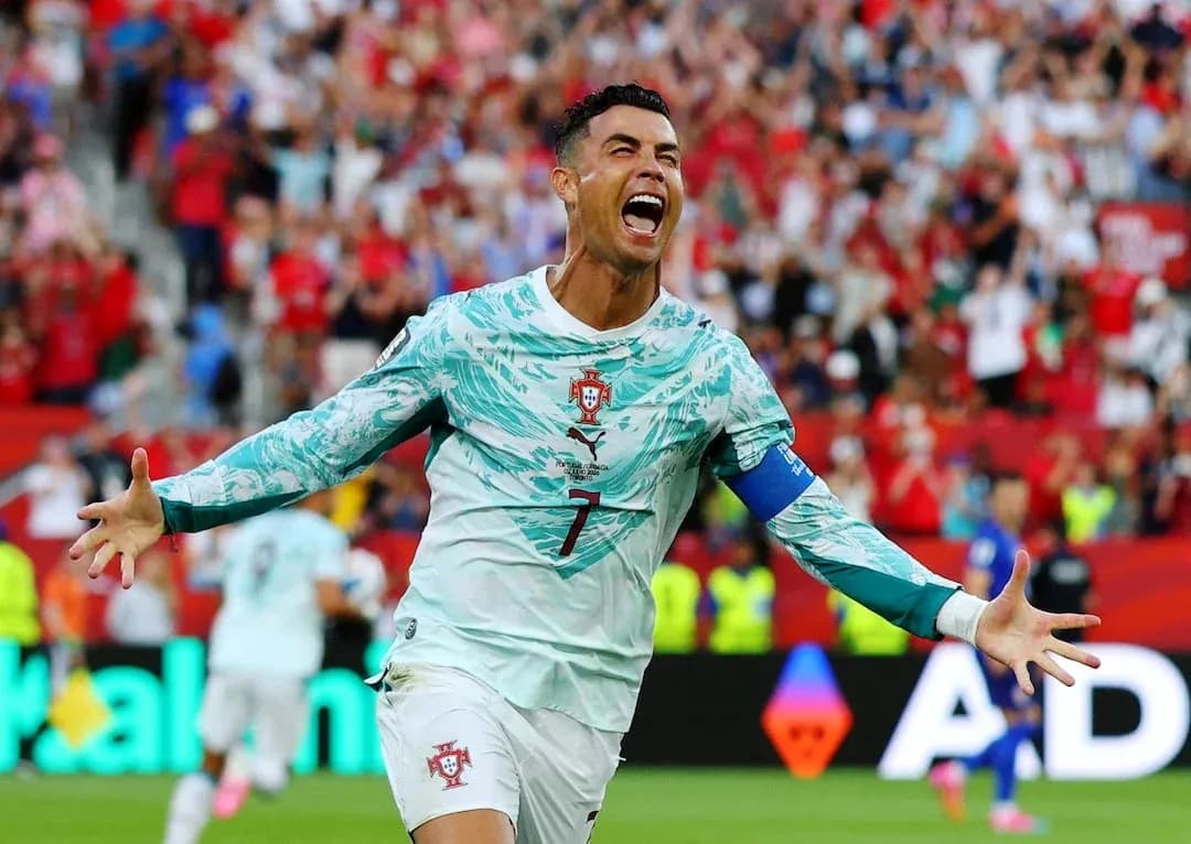 Ronaldo qol sevincini yaşayır