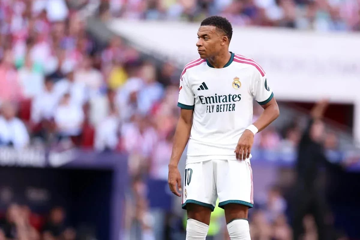 Kylian Mbappé in Real Madrid kit during match