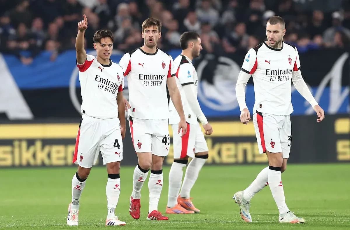 AC Milan futbolçuları matç zamanı