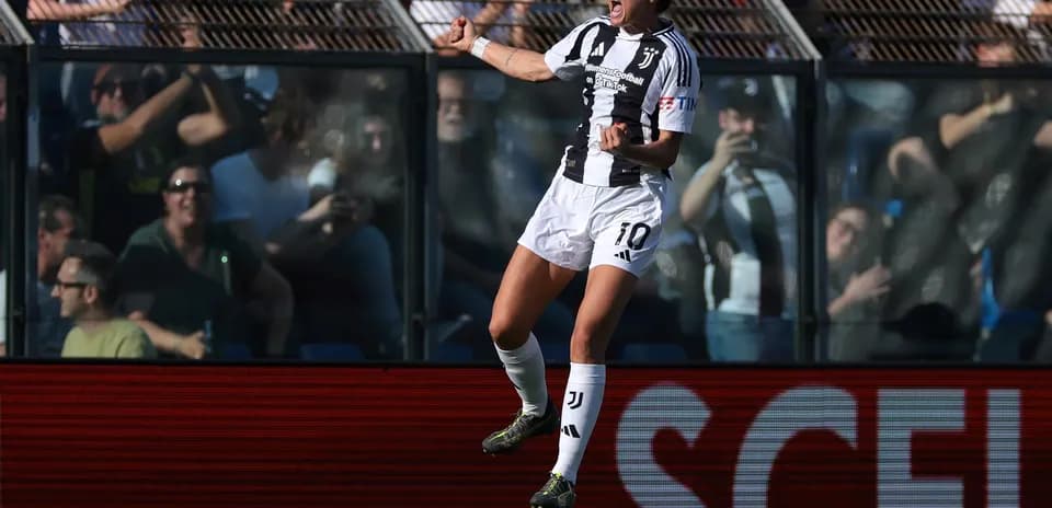 Juventus W futbolçusu sevinclə
