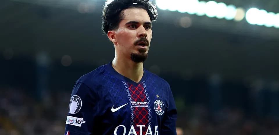 Futbolçu Paris Saint-Germain formasında meydanda