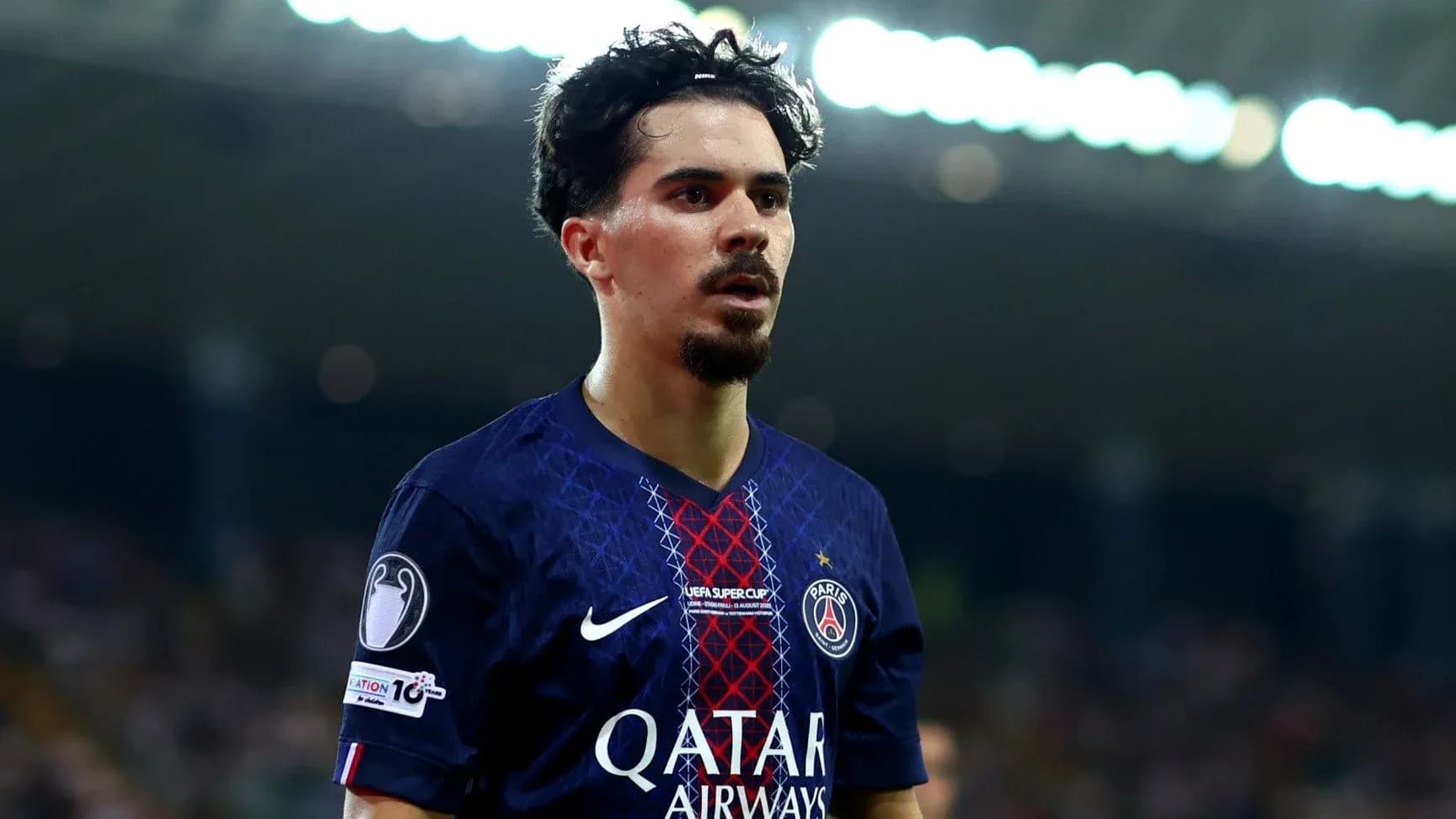 Futbolçu Paris Saint-Germain formasında meydanda