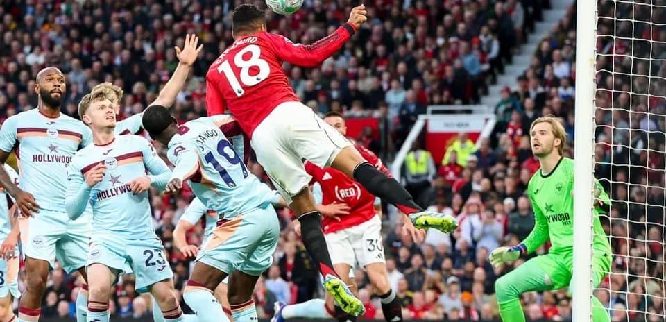 Topa yüksələn Manchester United oyunçusu