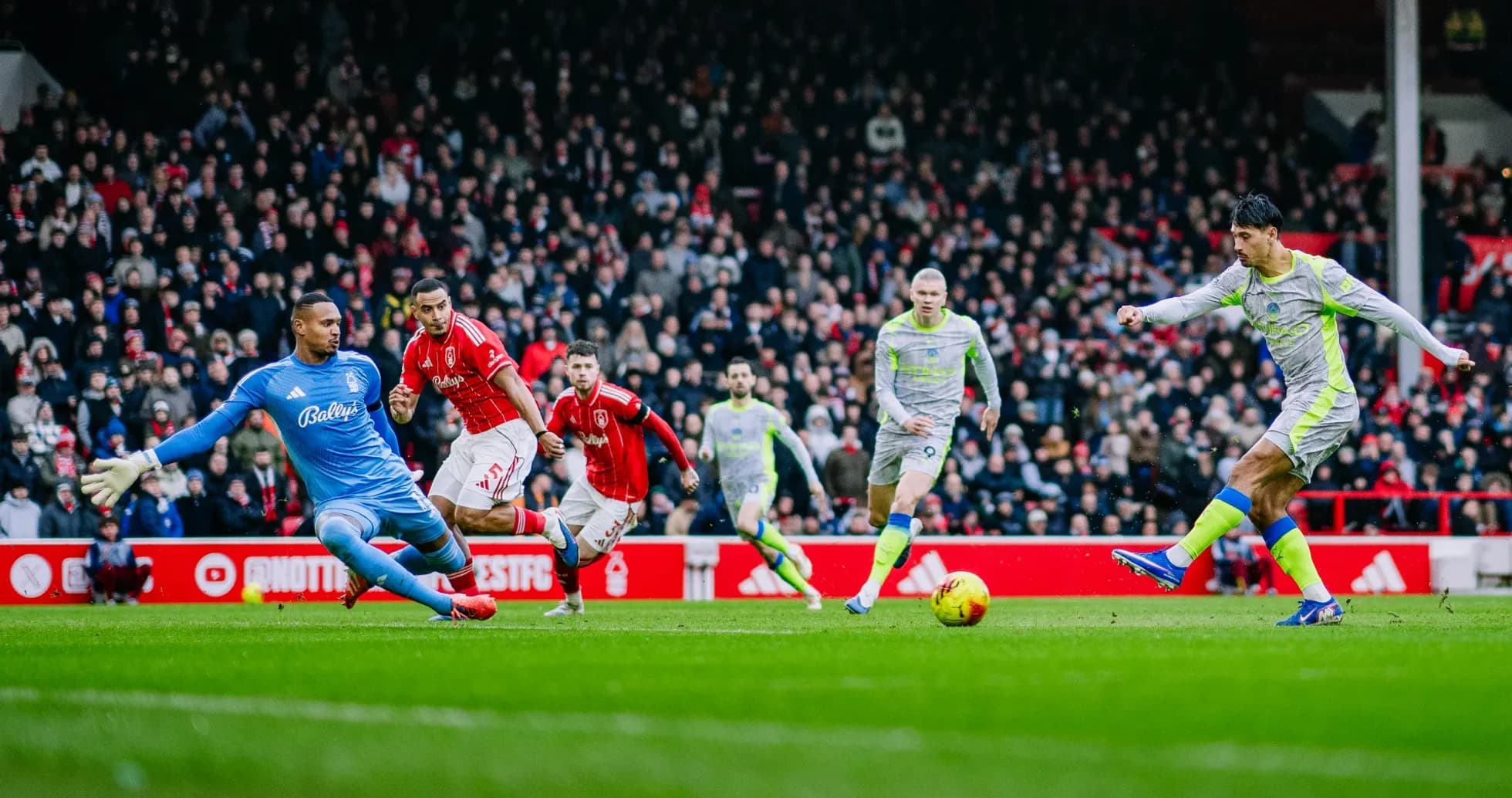 Qapıçıya qarşı topa zərbə