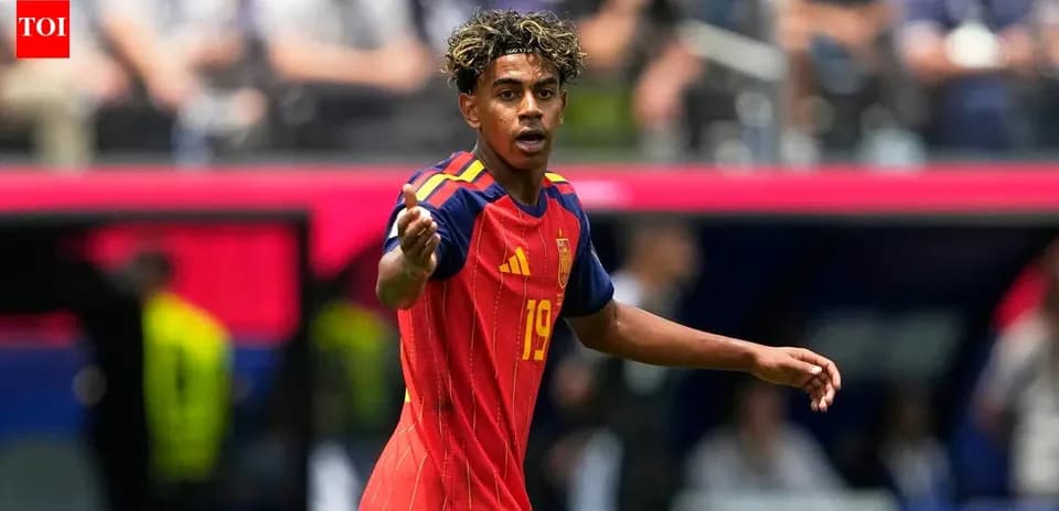 Futbolçu 19 nömrəli forma ilə meydanda