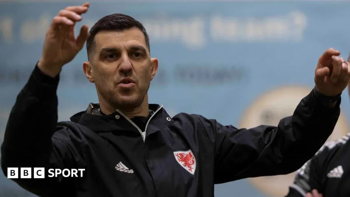 Müəllim taktiki göstərişlər verir