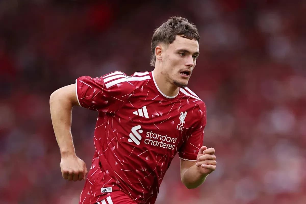 Futbolçu Liverpool formasında qaçış edir